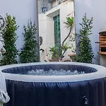 Giant Smart Room, Hot Tub, Ps5, In Historical Center Inside 17th Century Palace - Wow