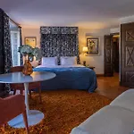 Giant Room In Sintra Center Inside 17Th Century Villa With Snooker And Patio 3* Sintra
