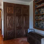Giant Room In Sintra Center Inside 17Th Century Villa With Snooker And Patio Frühstückspension 3*
