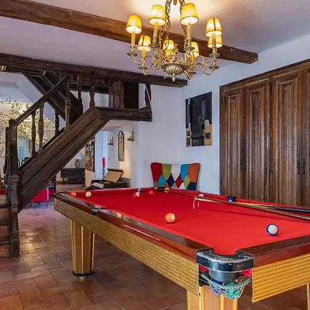 Giant In Center Inside 17th Century With Snooker And Patio