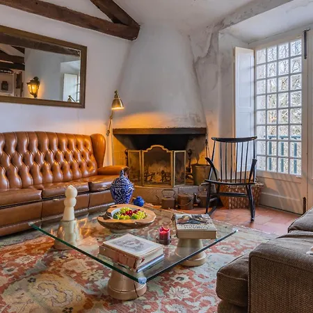 Giant In Center Inside 17th Century With Snooker And Patio 3*