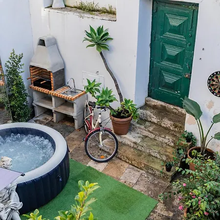 Giant In Center Inside 17th Century With Snooker And Patio Bed & Breakfast Sintra