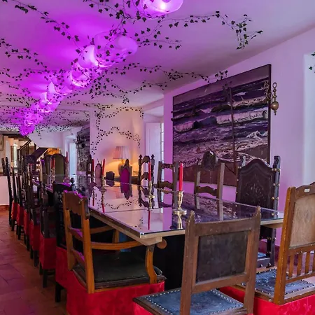 Bed & Breakfast Giant In Center Inside 17th Century With Snooker And Patio Sintra