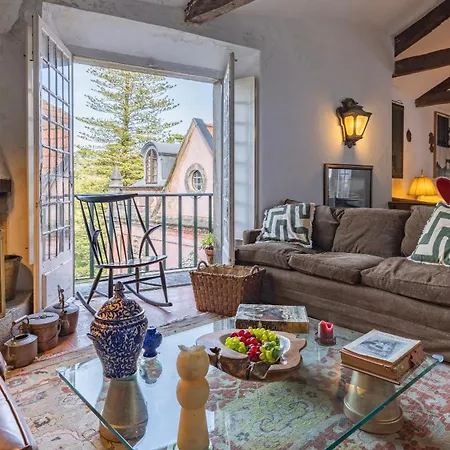 Bed & Breakfast Giant In Center Inside 17th Century With Snooker And Patio Sintra