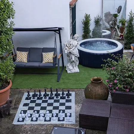 Giant In Center Inside 17th Century With Snooker And Patio Bed & Breakfast 3*