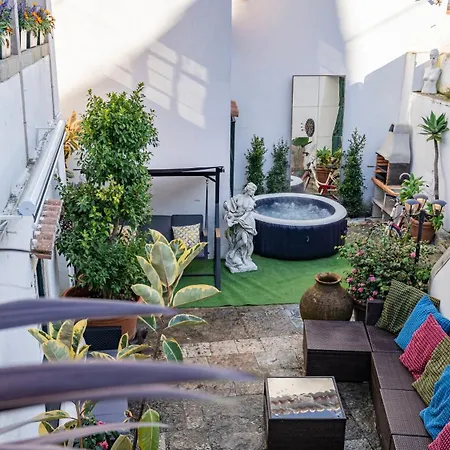 Bed & Breakfast Giant In Center Inside 17th Century With Snooker And Patio Sintra