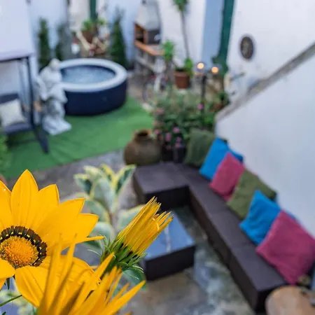 Giant In Center Inside 17th Century With Snooker And Patio Bed & Breakfast 3*